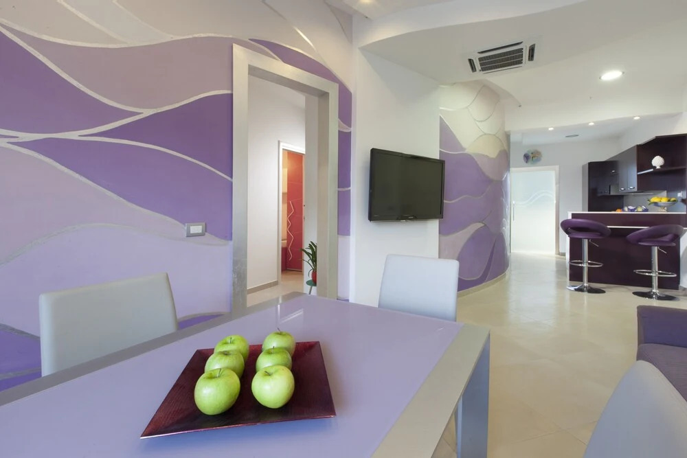 Estate4home- L'Onda Viola
