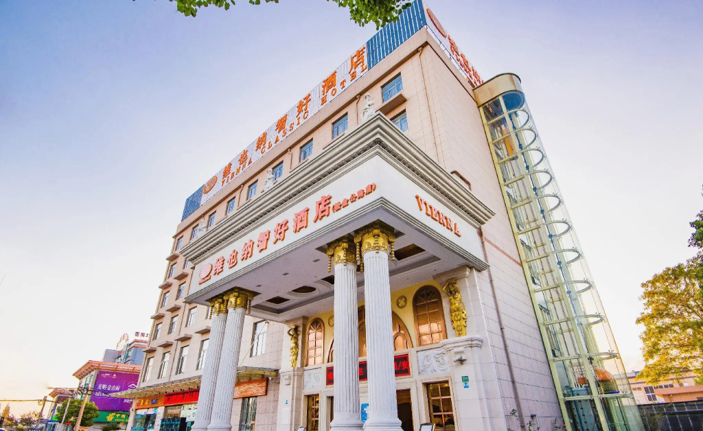 Vienna Classic SH Jinshanwei Railway Station