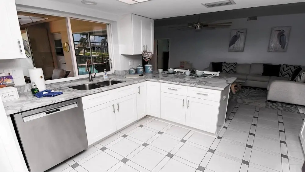 Love Bird Canalfront Villa Lounge Terrace Heated Pool pet Friendly