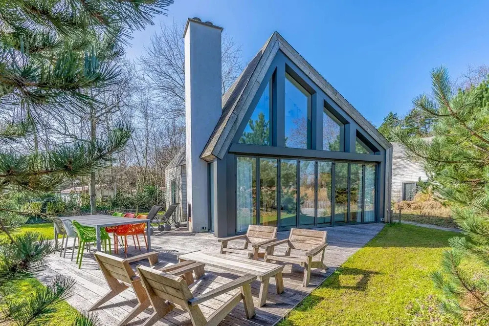 Relaxed and Atmospheric 6-person Villa Near the Forest