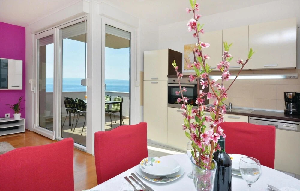 Amazing Home in Podstrana With Wifi and 2 Bedrooms