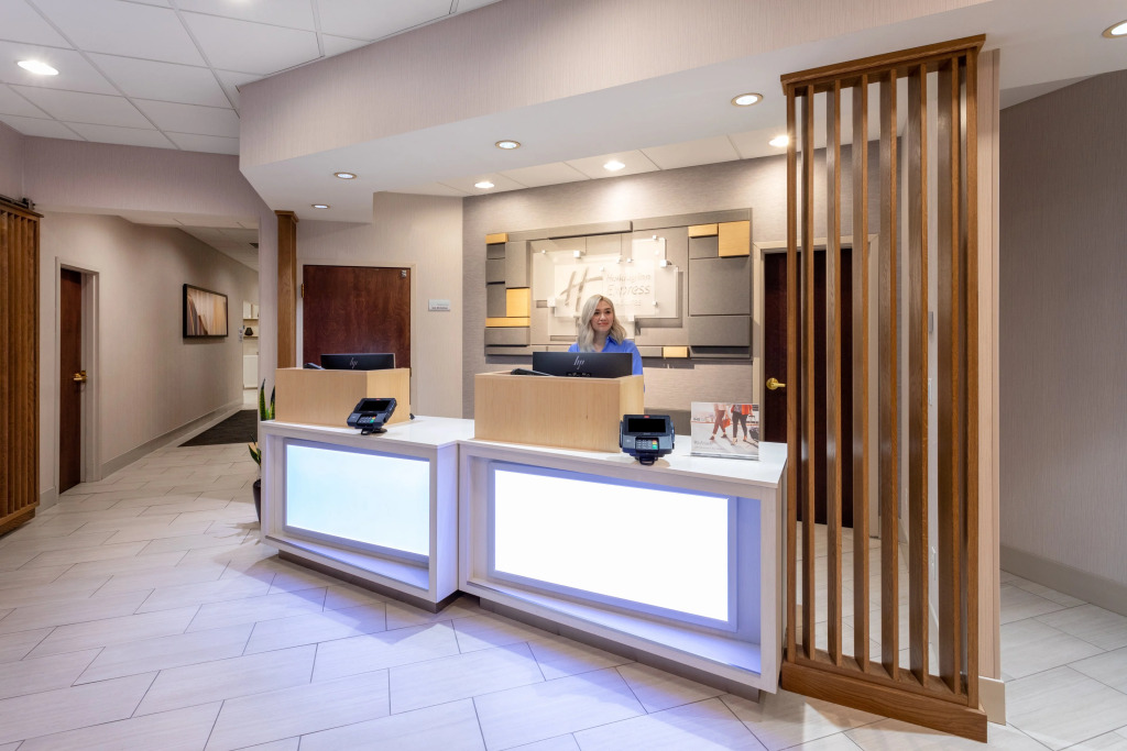 Holiday Inn Express Hotel & Suites Minneapolis-Downtown Convention Center by IHG