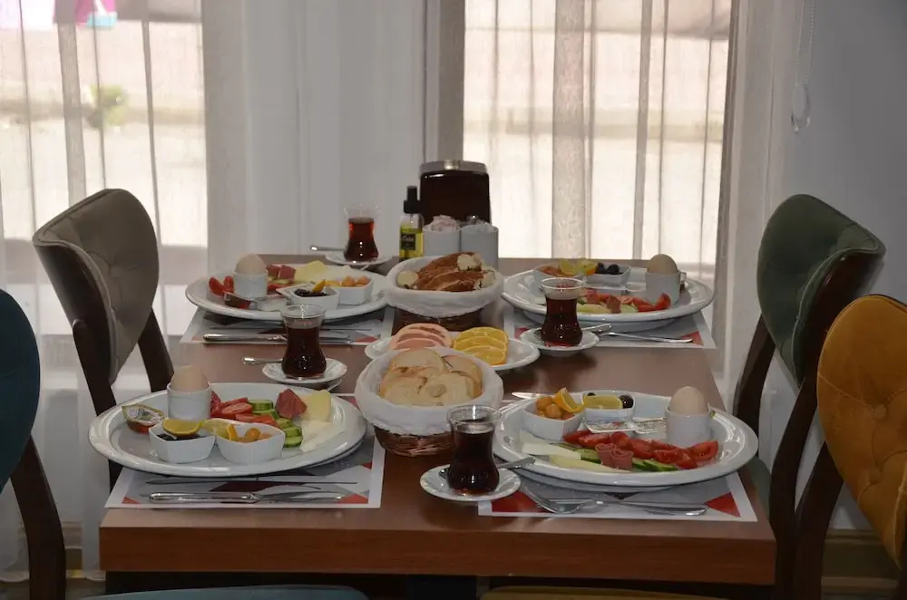 Piyes Otel