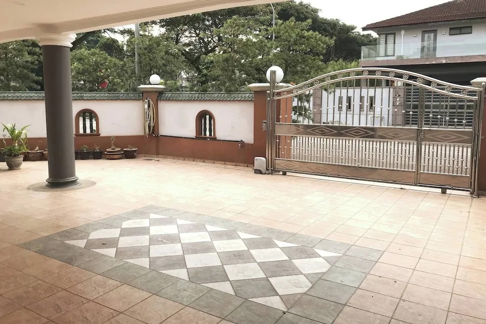 Cozy Johor Bahru Home With Family Room and Unblock Balcony View