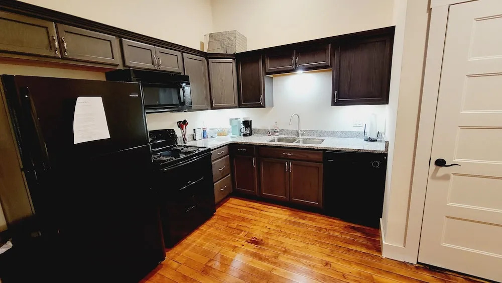 Geneva's Place LLC