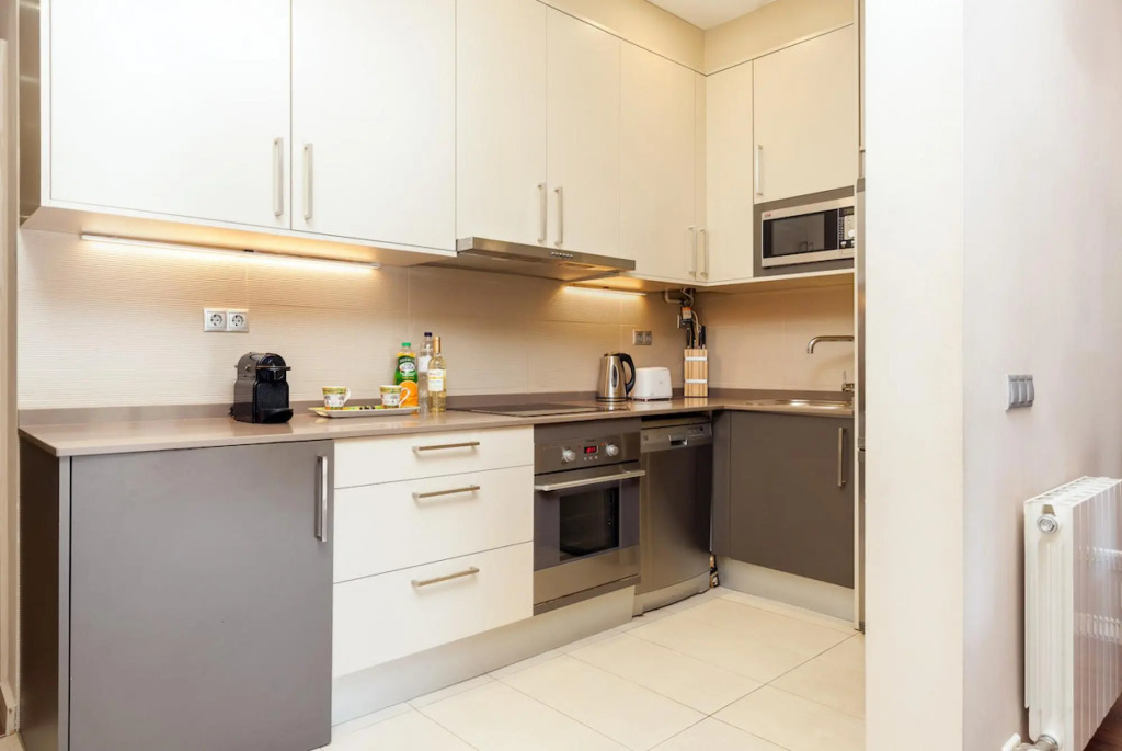 BATLLO 2 · Bright and luxury apartment next to P. de Gracia!