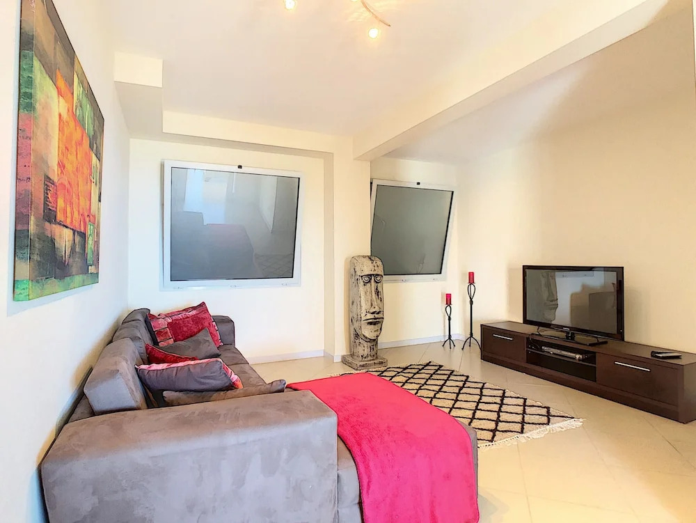 Villa Moniz by LovelyStay
