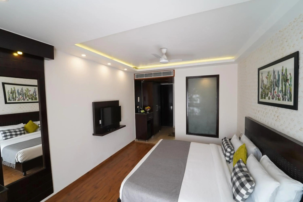 Rockland Hotel, C.R Park