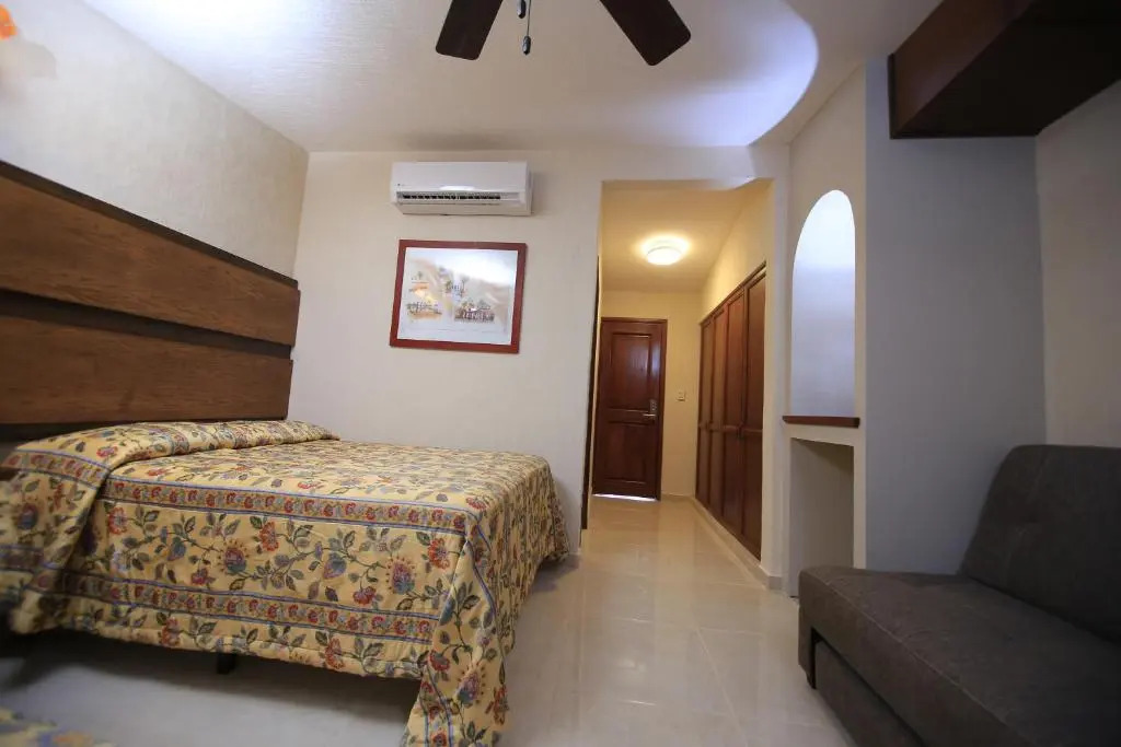 Hotel Playa Del Sol