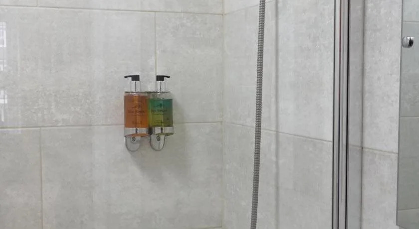 Heathrow Ensuite Rooms- Auto check in