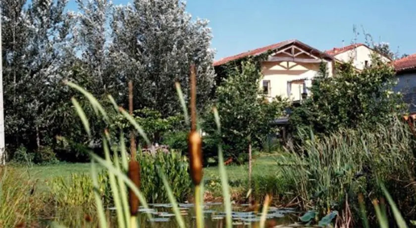 Maison DHôtes LArbre Rouge