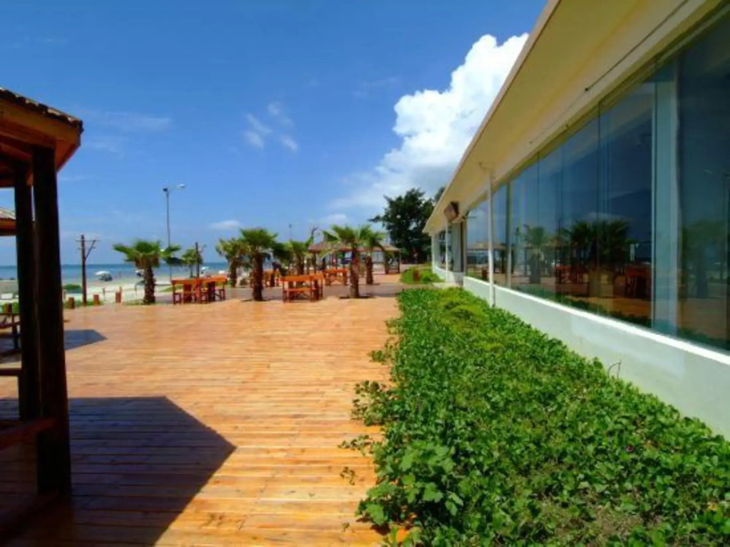 Beihai Seaview Caiyun Hotel (Qiaogang Beach Qiaogang Fengqing Street)