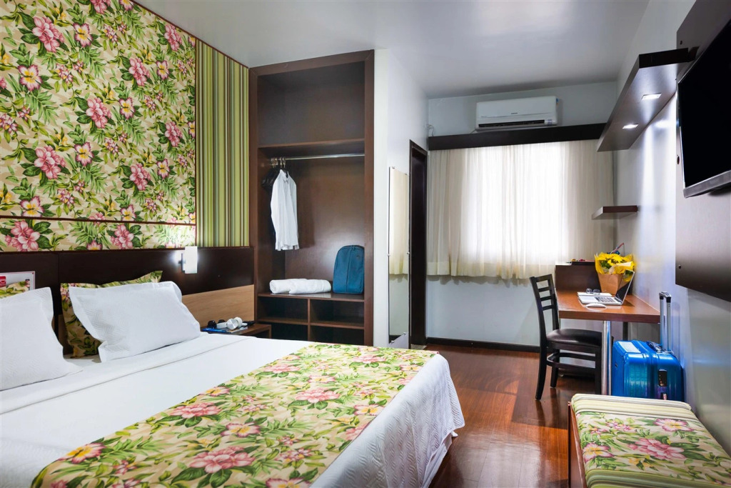 Hotel 365