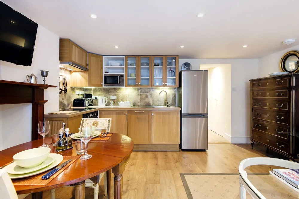 Pleasant Hackney Home by Victoria Park