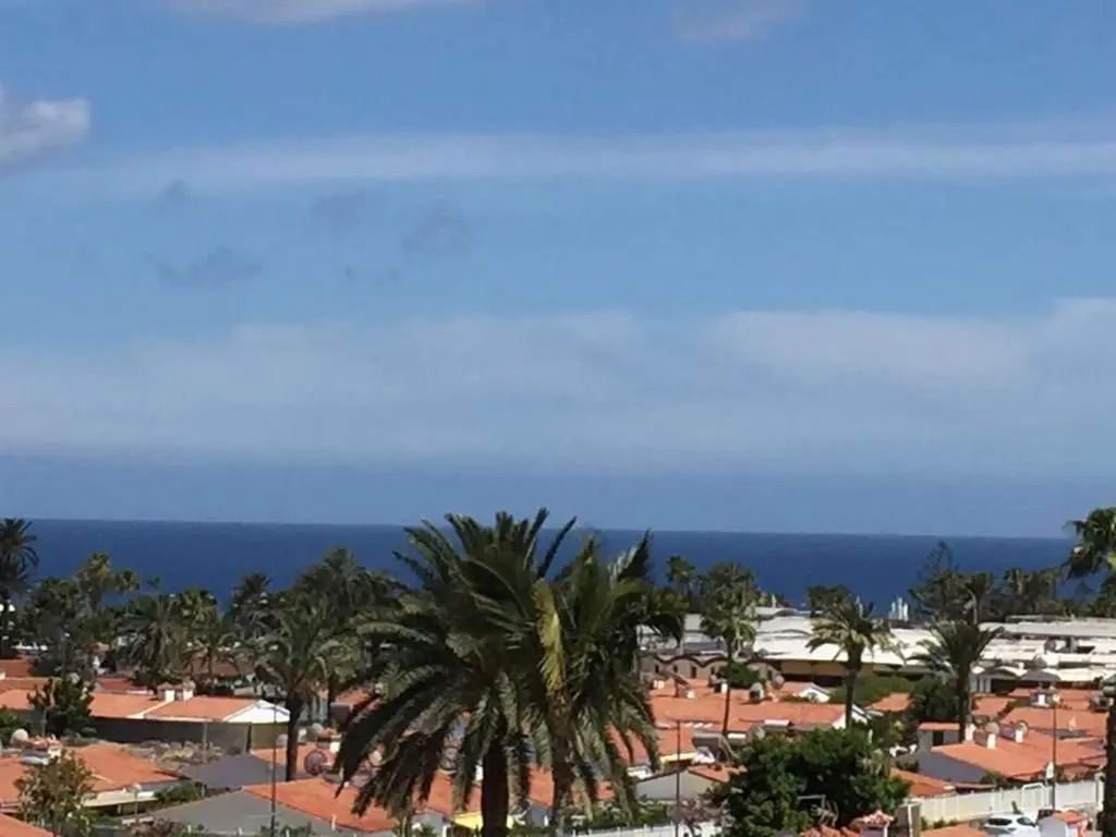 5 min walk from Yumbo! 417