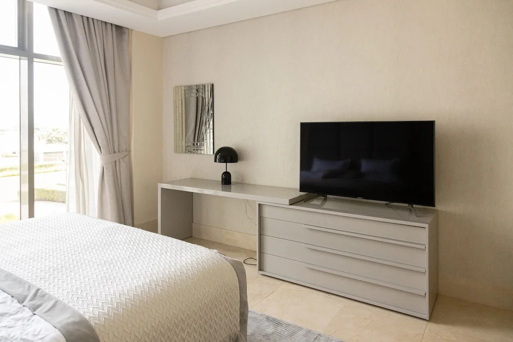 Palm Perfection 3BR with Private Beach
