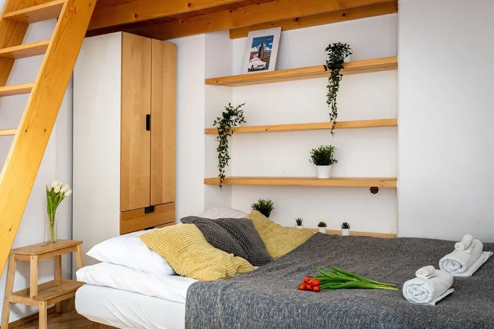 WS 3-Bedroom Old Town Apartment
