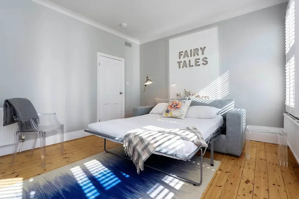 Veeve - Clapham Fairytale
