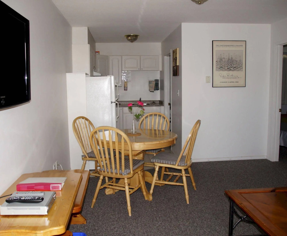 Crescent Motel