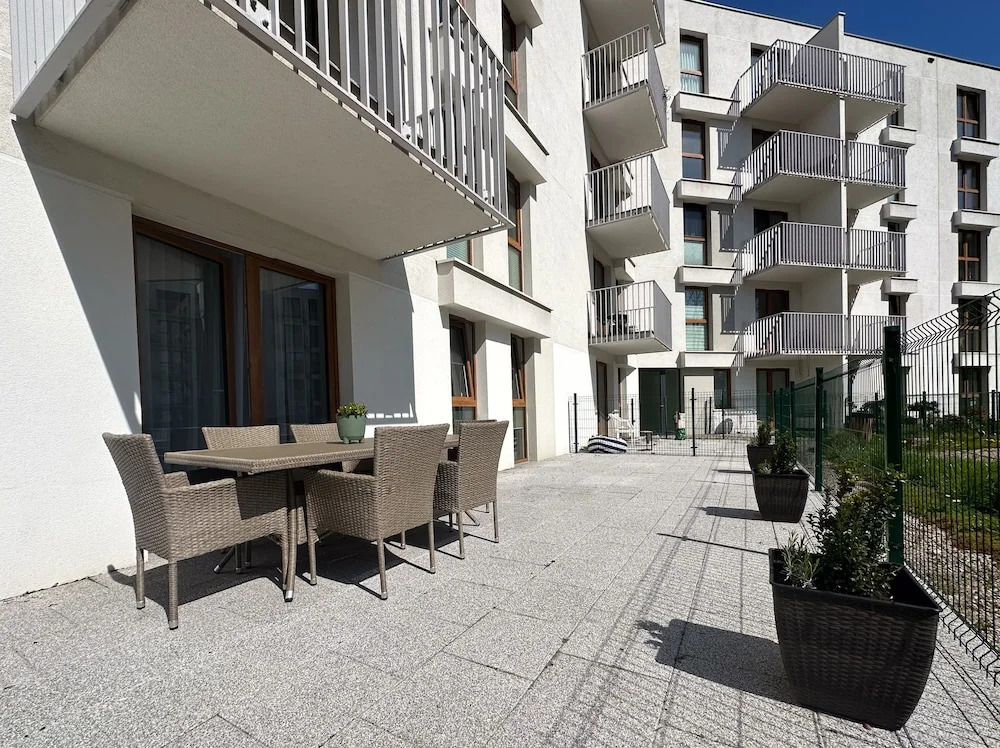 Aura 40 City Center & Free Parking by Downtown Apartments