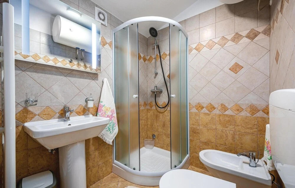 Nice Home In Nova Vas