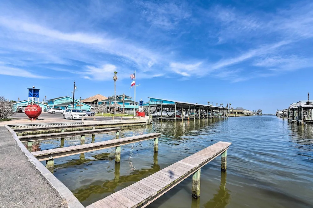 Sea Isle Retreat: Restaurant, Bar & Marina On-site