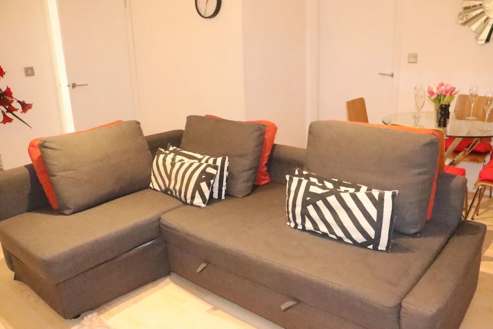 Skyline Haven Modern 2BR w/ Free Parking & 4kTV