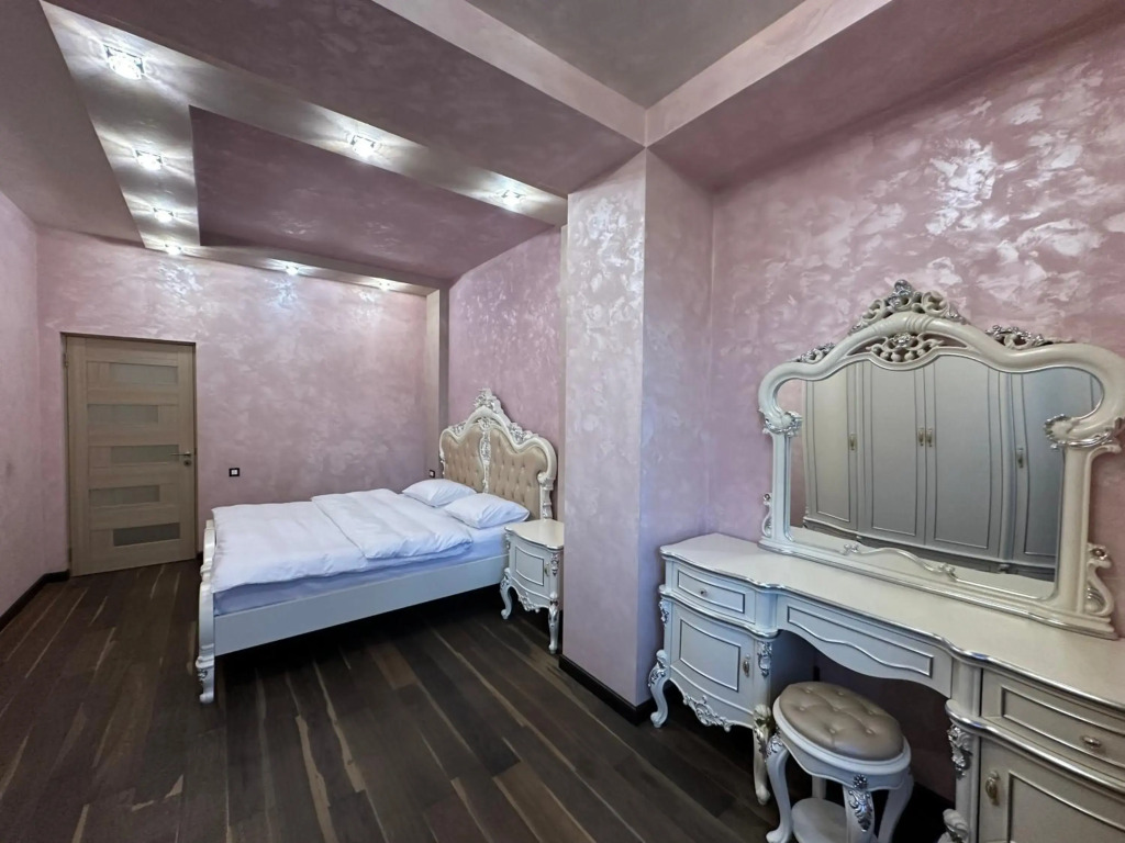Northern Avenue 2 bedroom Luxury apartment HH777