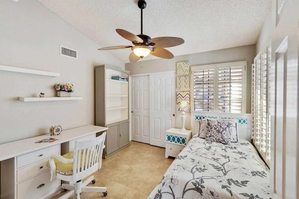 Pool, Hot Tub & Patio: Charming Scottsdale Home!