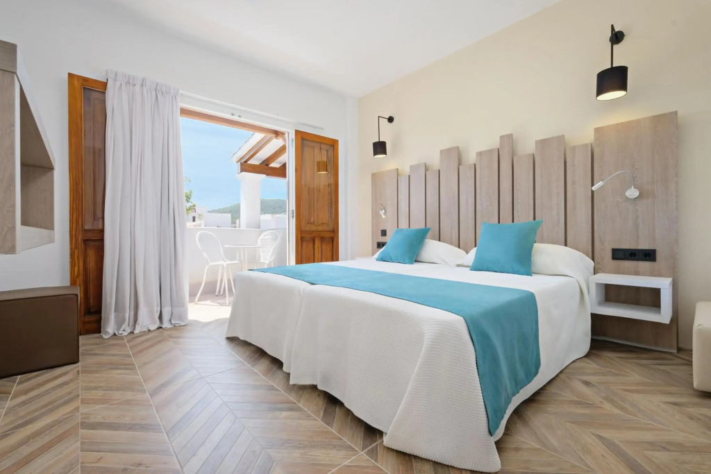 azuLine Apartamentos Can Sanso