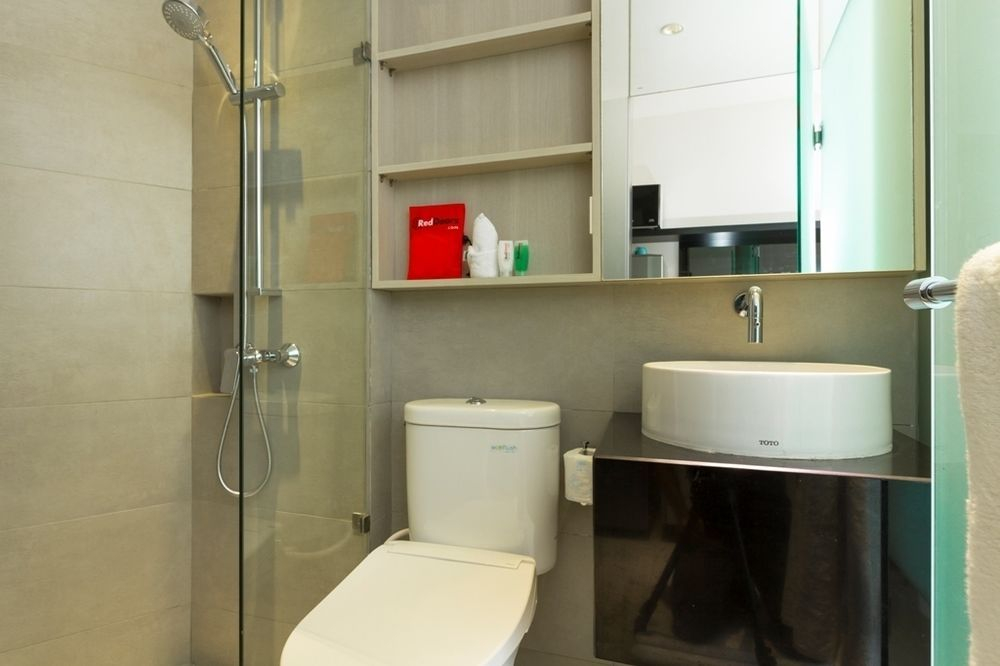 RedDoorz Plus near Perbanas