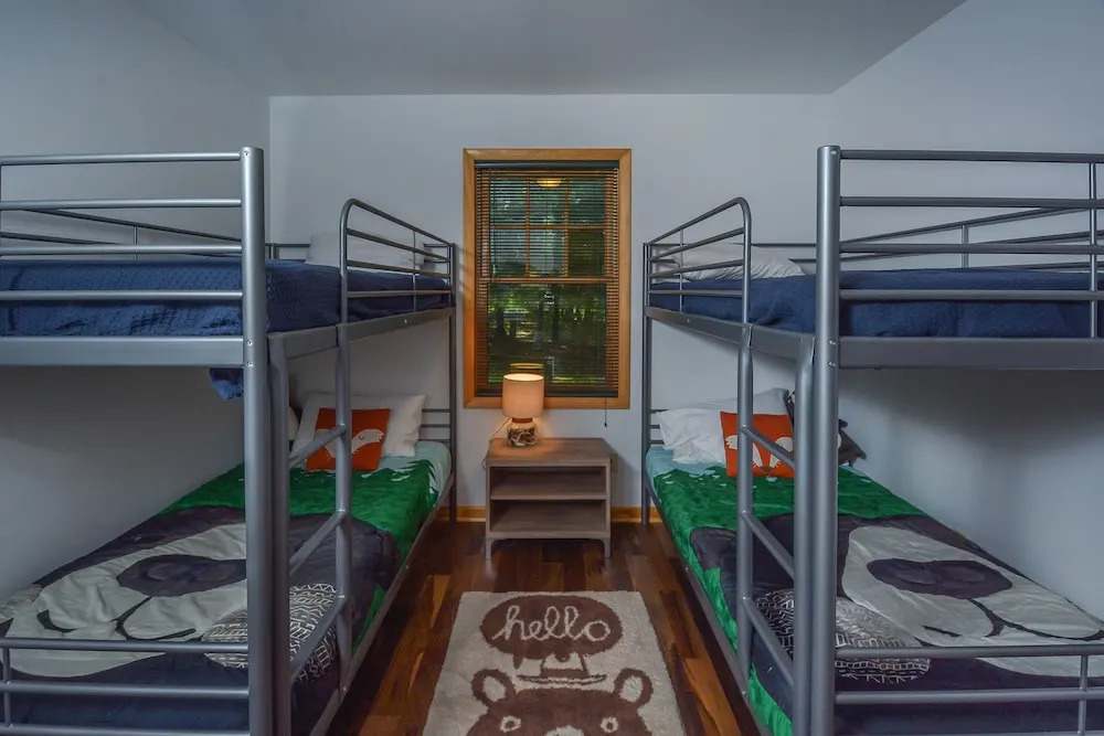 Swimming Bear Lodge 4 Bedroom House
