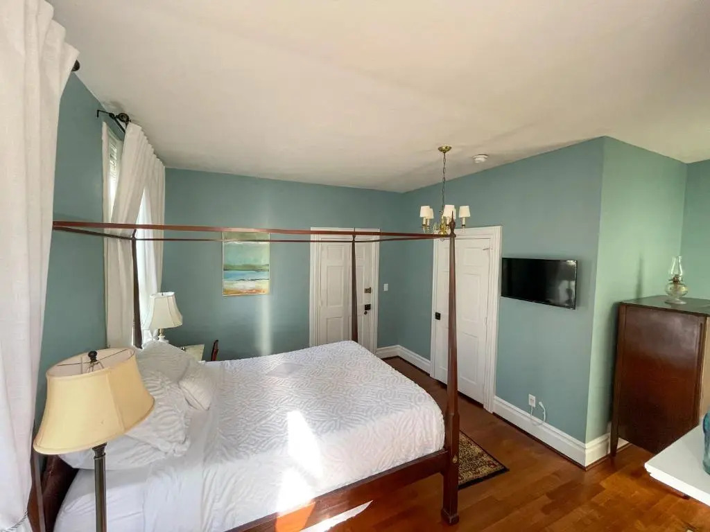 Meadows Inn