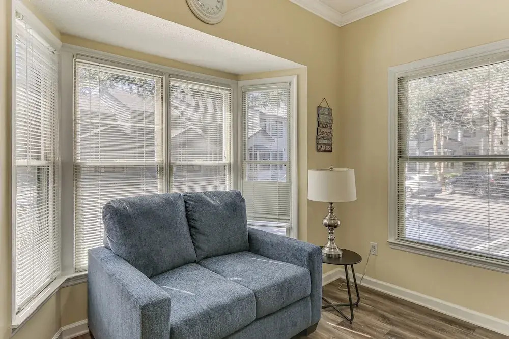 Hilton Head Island Condo w/ Deck < 1 Mi to Beaches