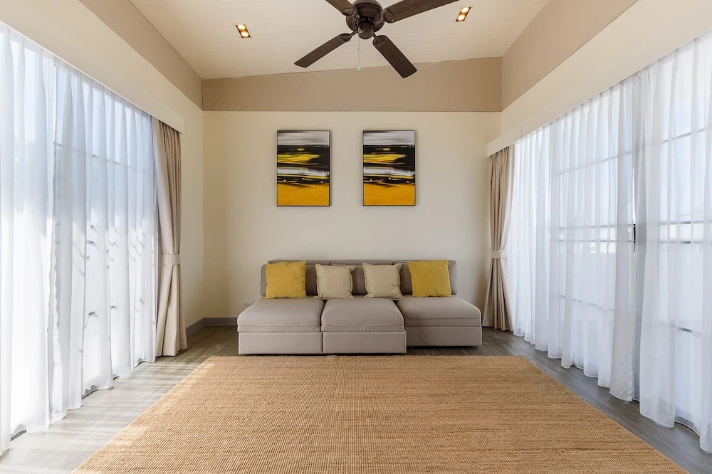 Townhouse With A Walking Distance From Bangtao Beach
