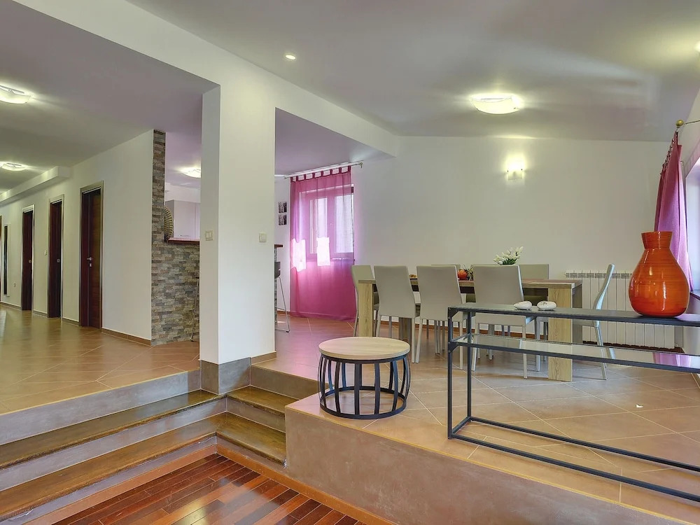 Villa in Pula with sea beach