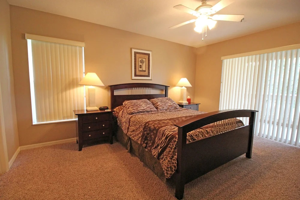 Golf , Walk To The Course 3 Bedroom Condo by RedAwning