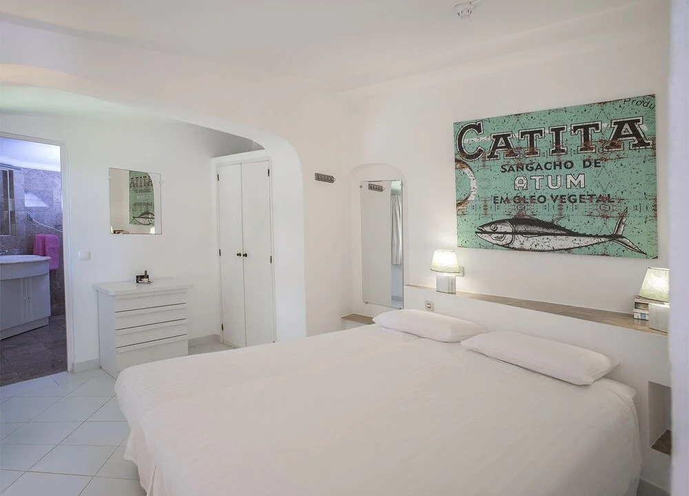 1 Bed Flat - Sleeps 2 - Pool - Parking - Wifi