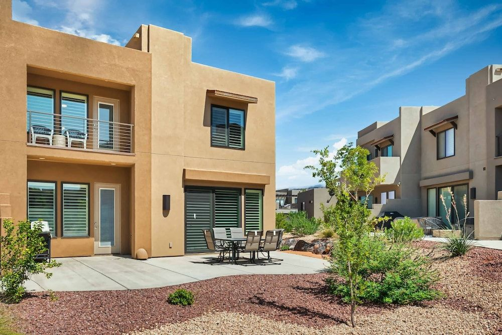 Desert Rose Getaway By Redawning