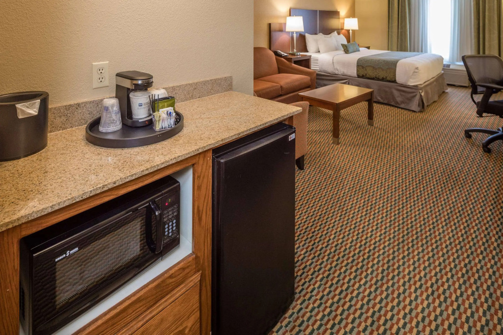 Best Western Airport Inn & Suites