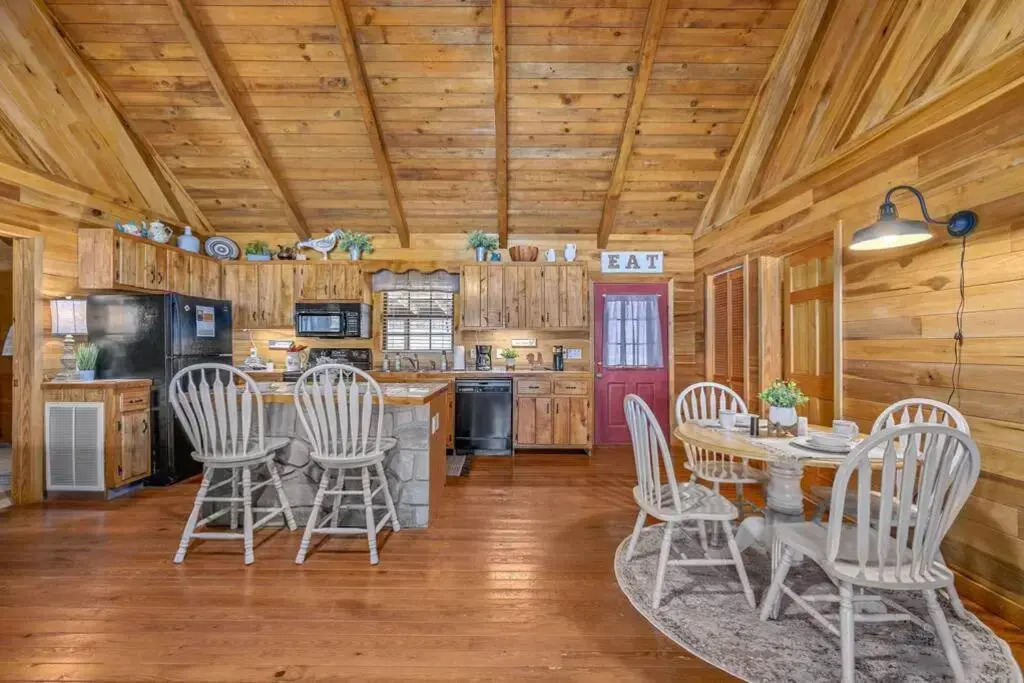 Beautiful View Log Cabin Fireplace Hot Tub Arcade Pool Fishing