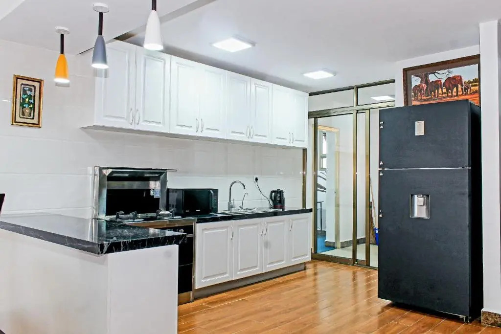 Lovely 2bdrm Condo with a Pool, Gym & Free Parking