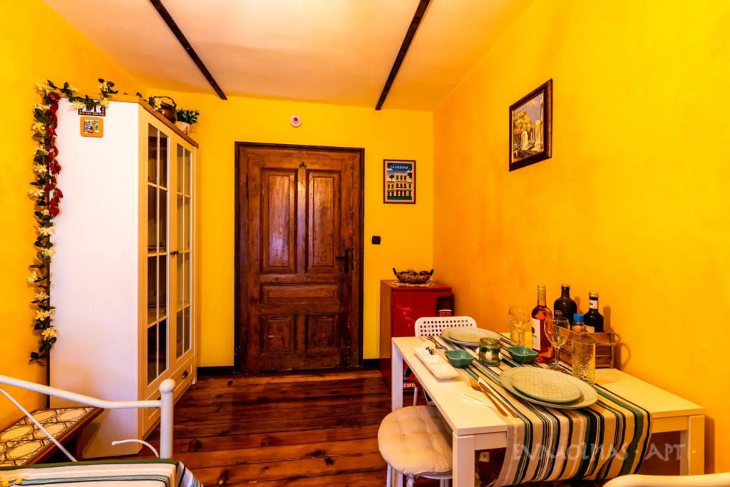 Art apartment EVMOLPIAS near Roman stadium