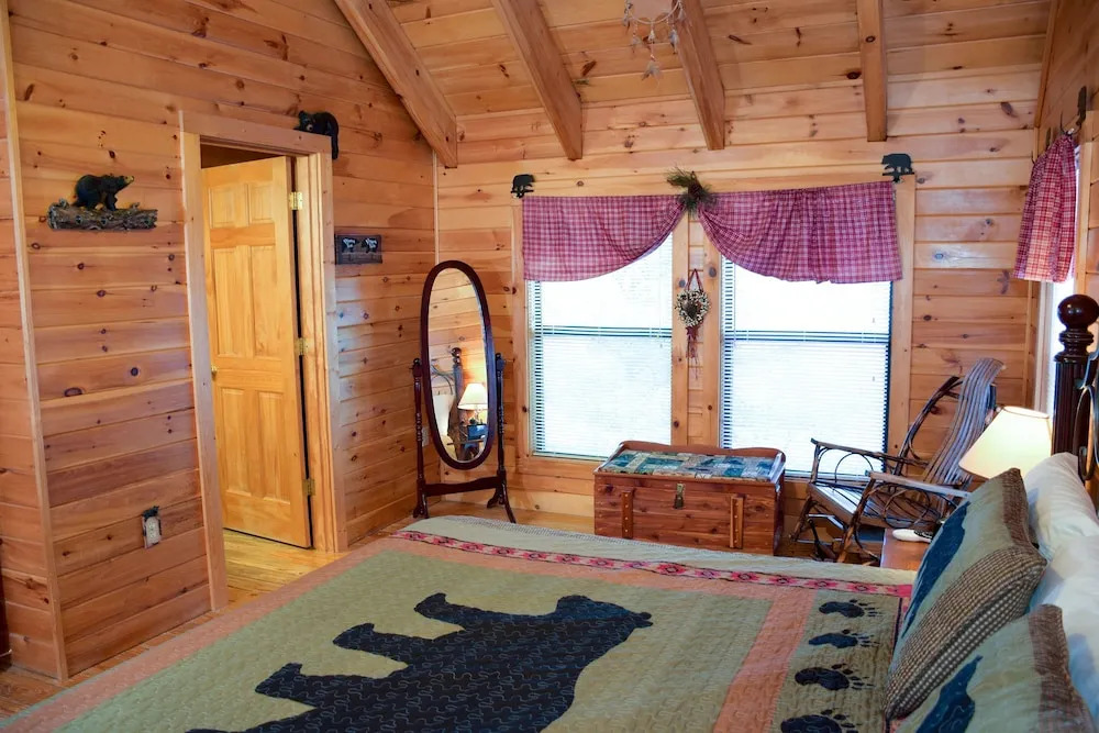 BEAR'S VIEW - 2 Br Cabin