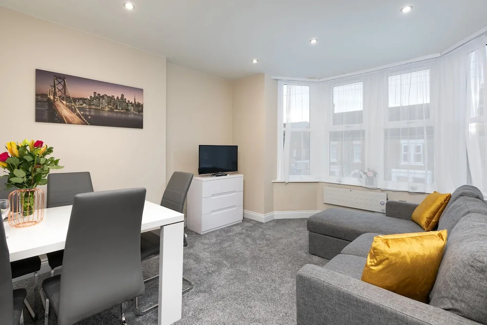 KVM - Kensington Apartment