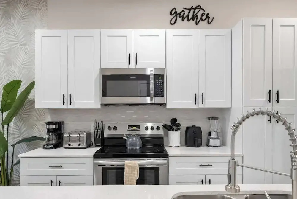 Beautiful 4BR Home w/ Modern Design