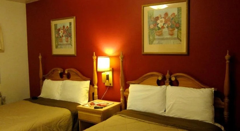 Mac’s Motel