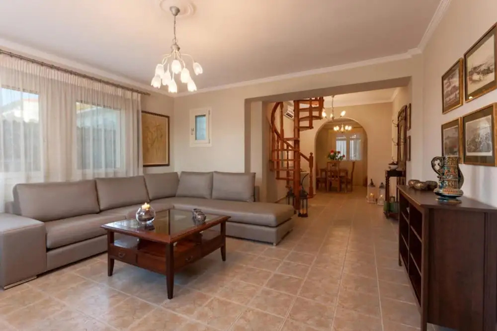 Villa Elizabeth - Seafront Classic Villa