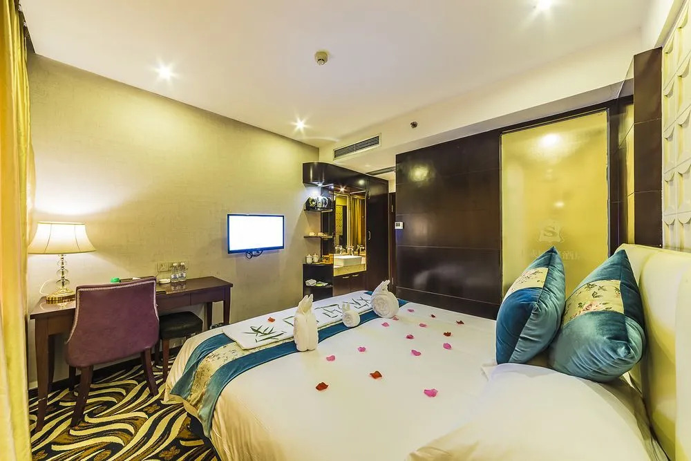 One Street Three Chengdu Hotel