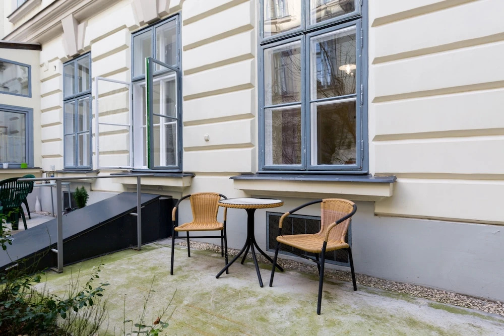 Blue Bird Apartment